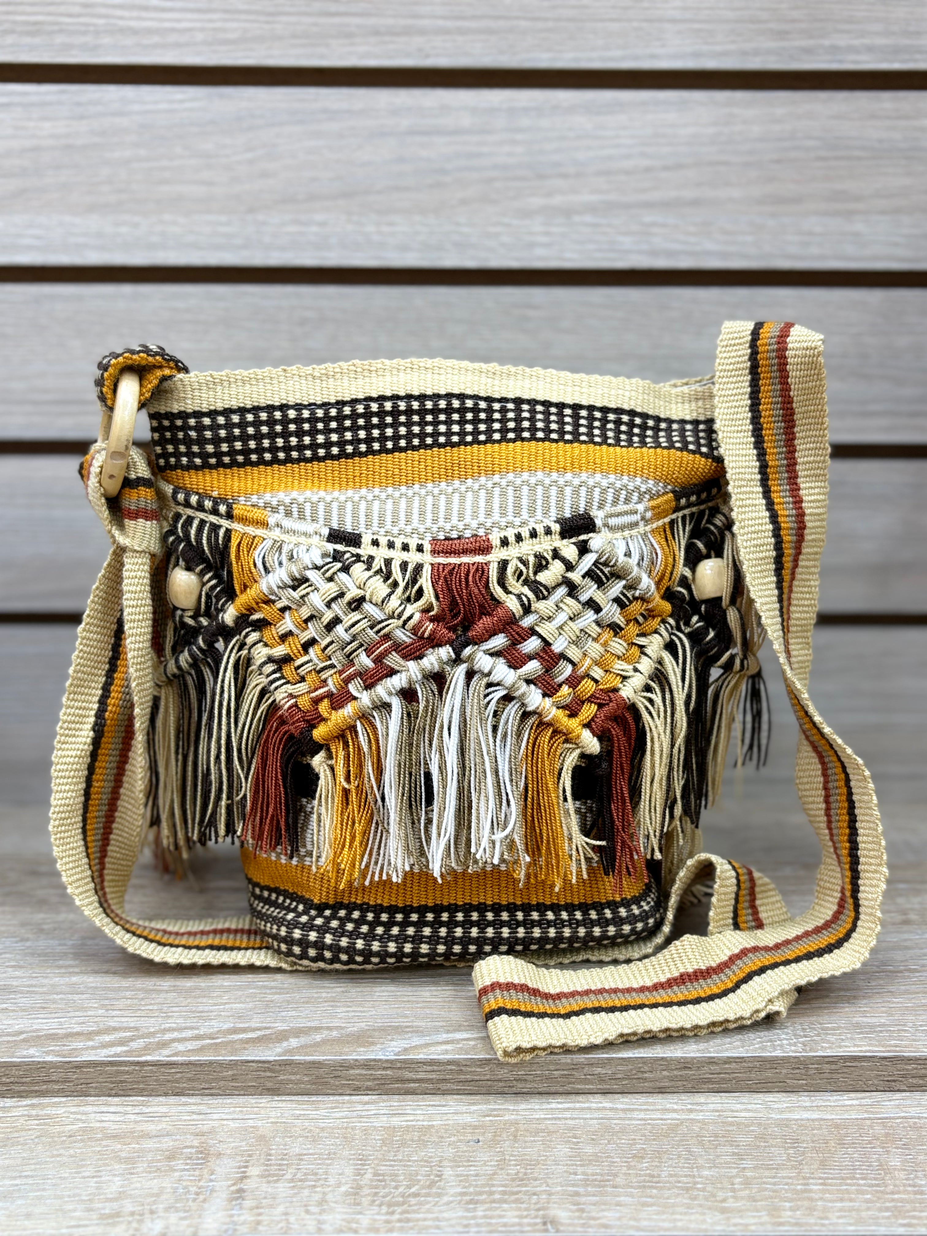 Bolso Artesanal Frente Tejido - foto 1