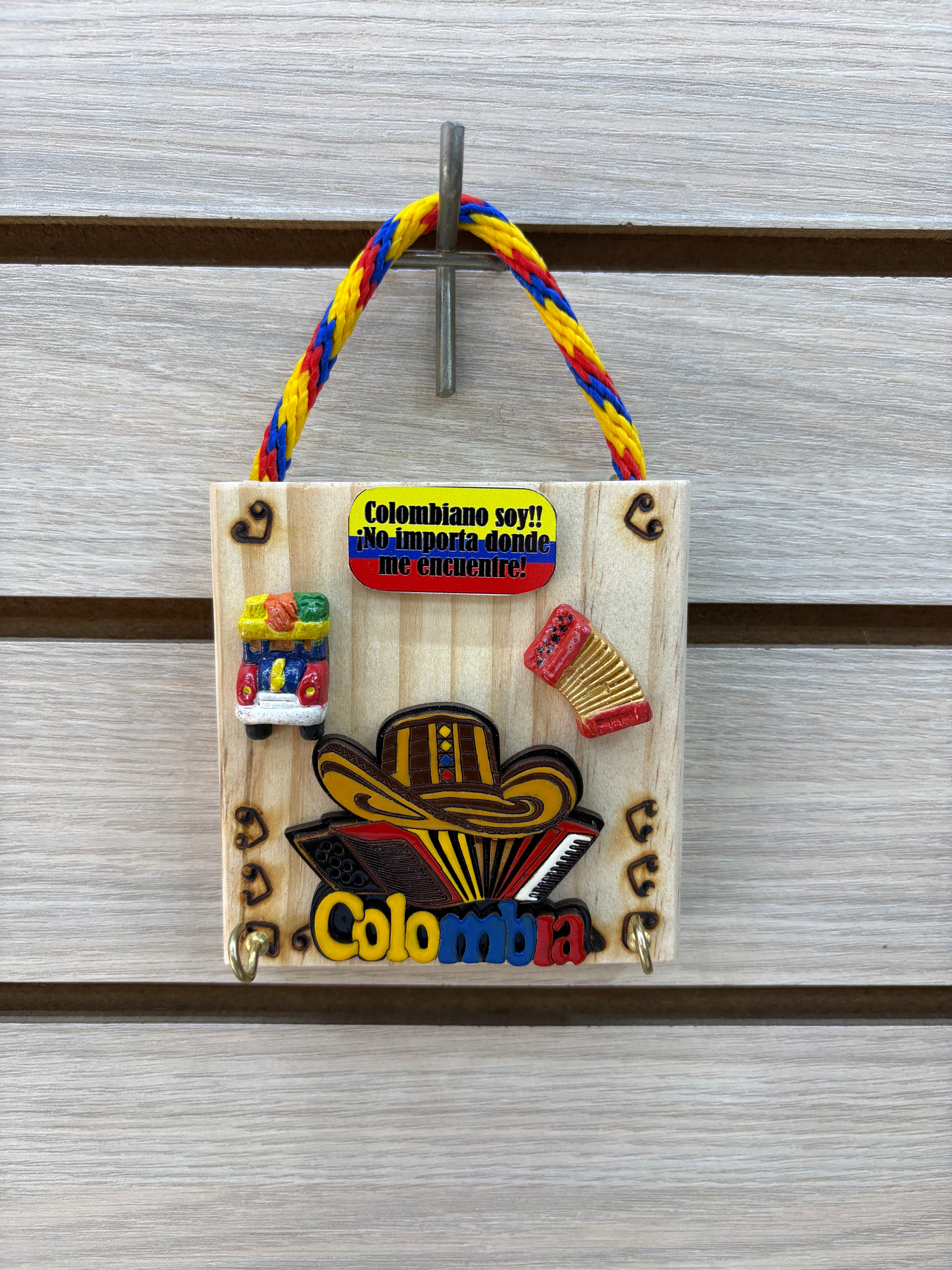 Portallaves Artesanal en Madera Clara - modelo 10