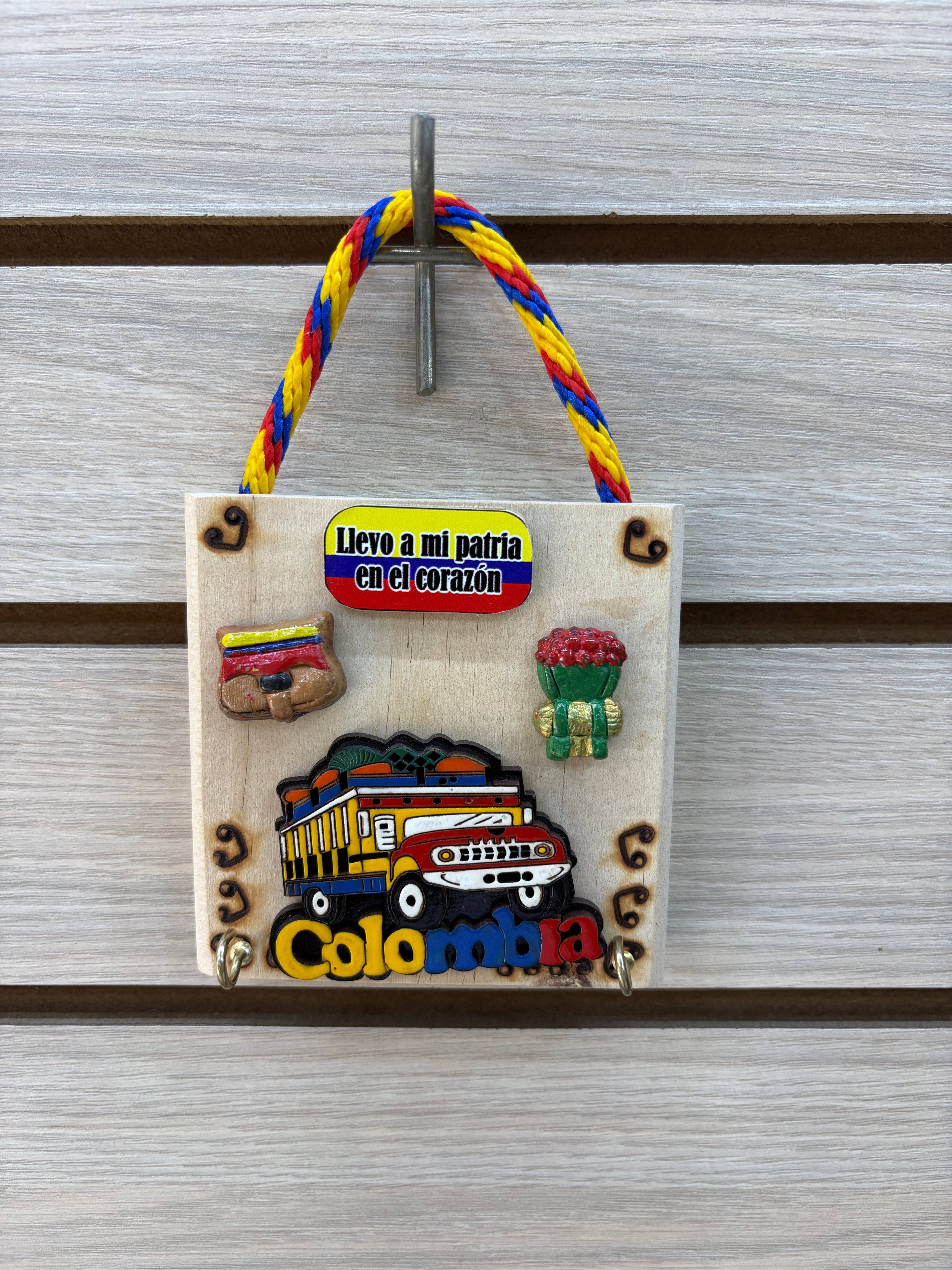 Portallaves Artesanal en Madera Clara - modelo 7