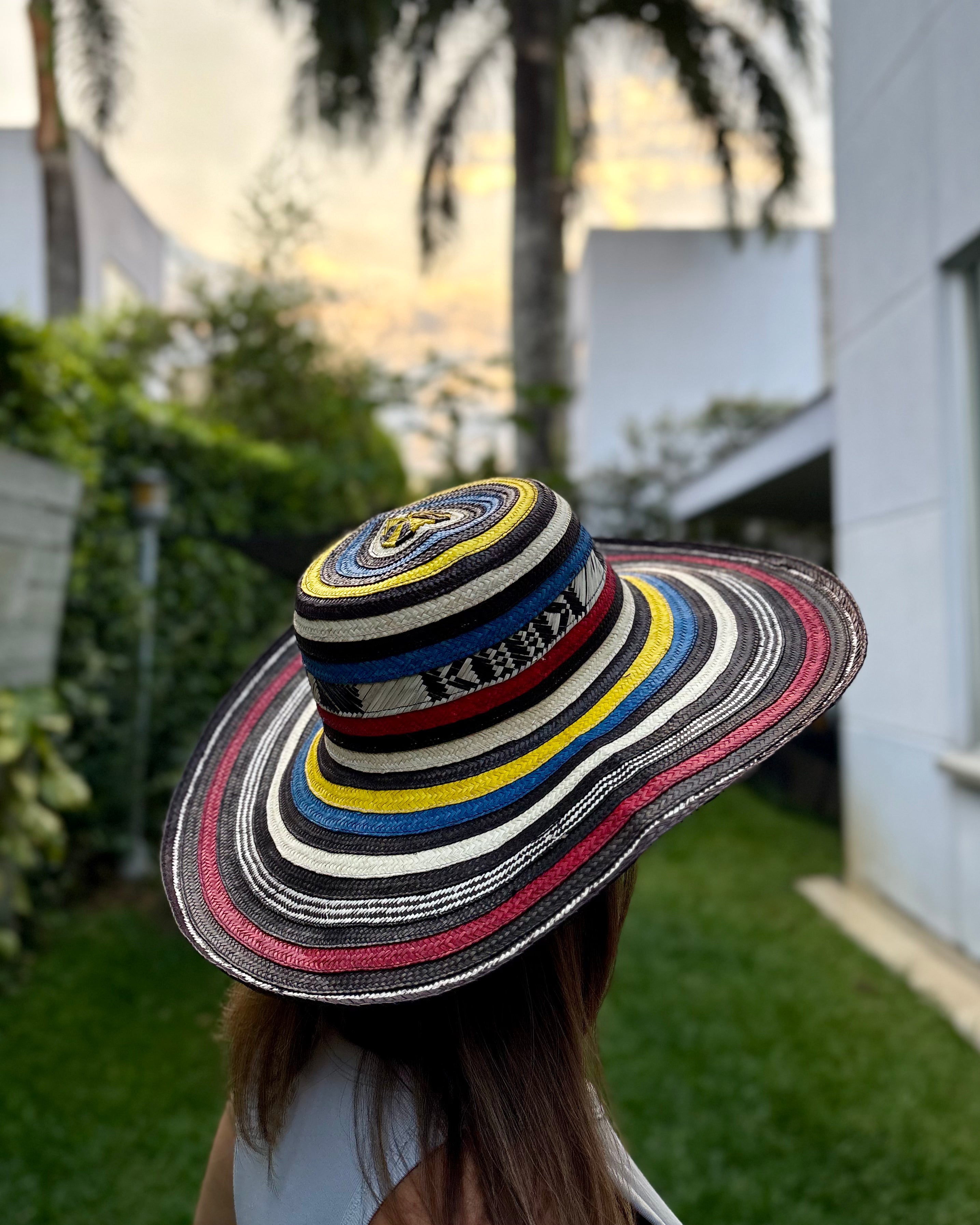 SOMBRERO VUELTIAO TRICOLOR