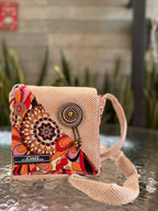 BOLSO MEDIANO DECORADO CON TAPA
