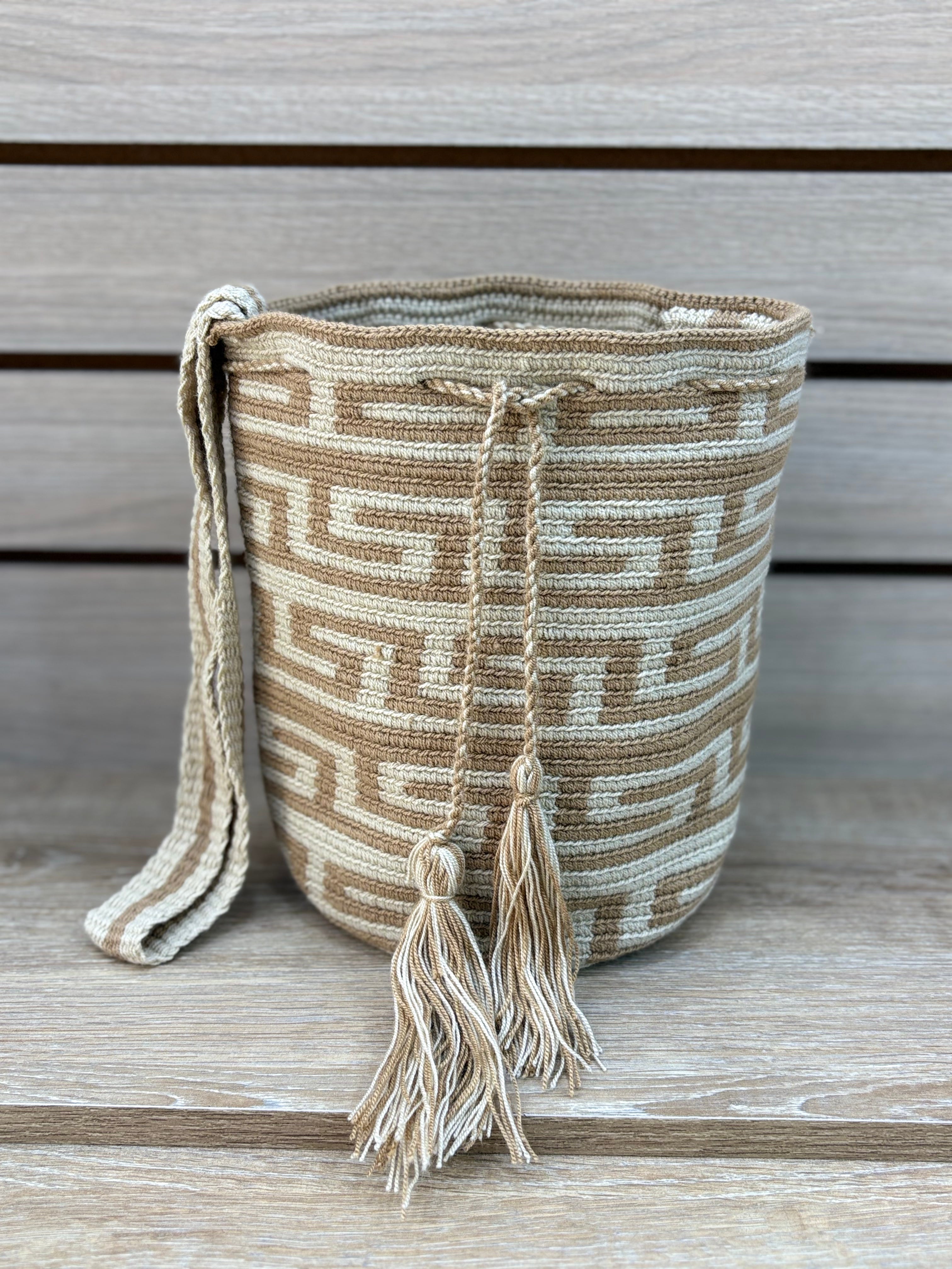 Mochila Wayuu Grande Patrones Tonos Tierra - diseno 2