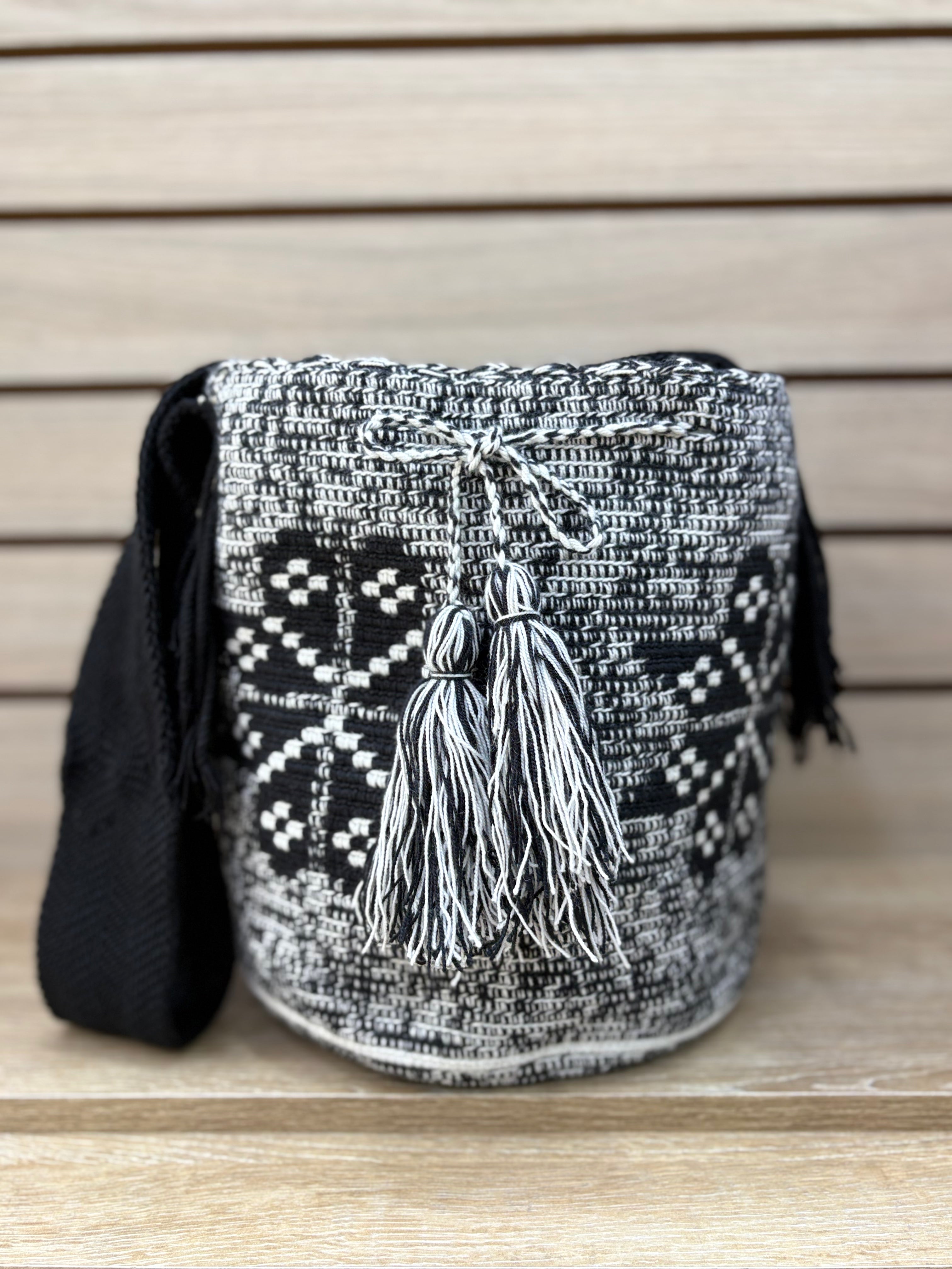 Mochila Wayuu Grande Patrones Tonos Tierra - diseno 3