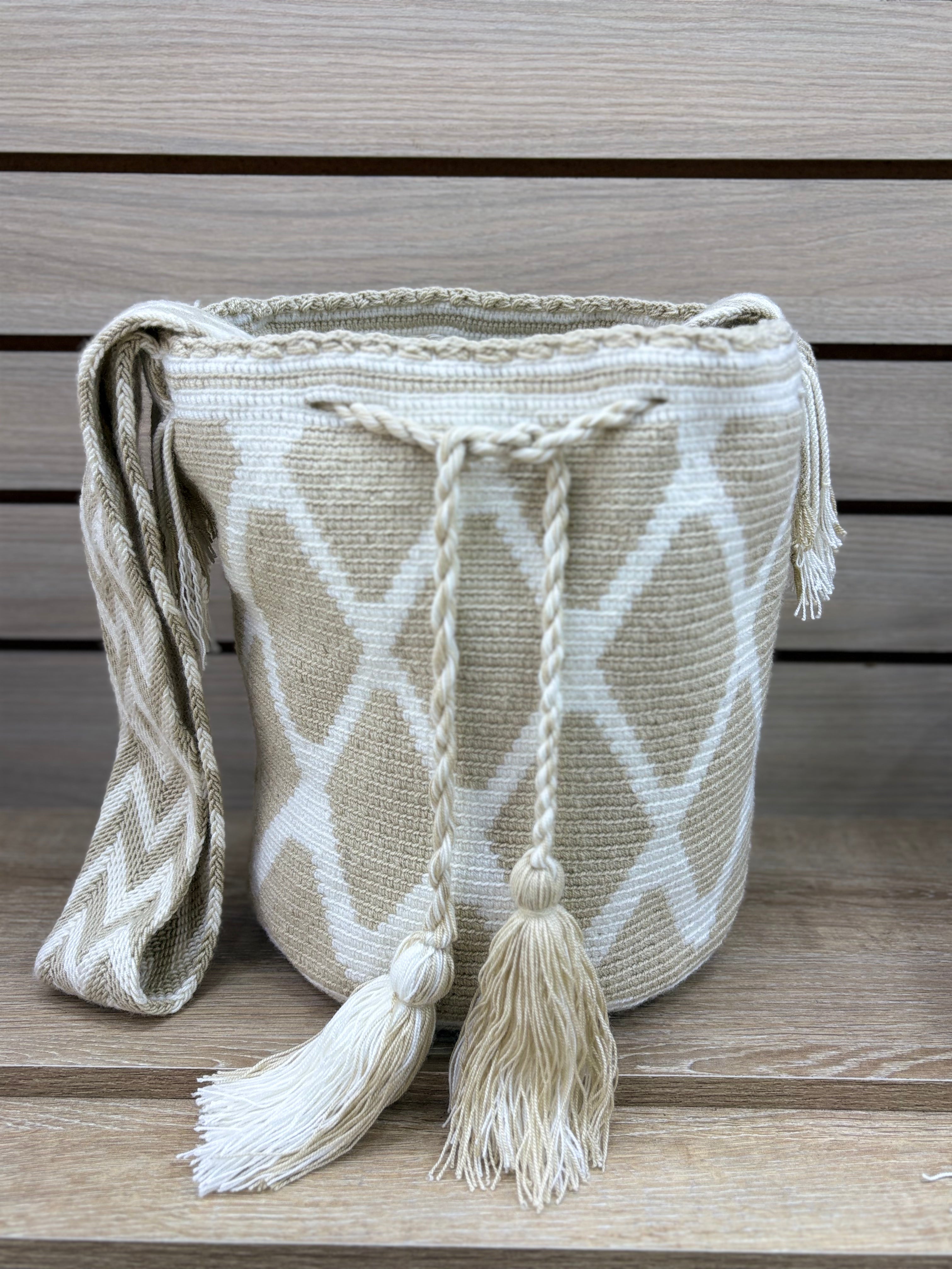 Mochila Wayuu Grande Patrones Tonos Tierra - diseno 5