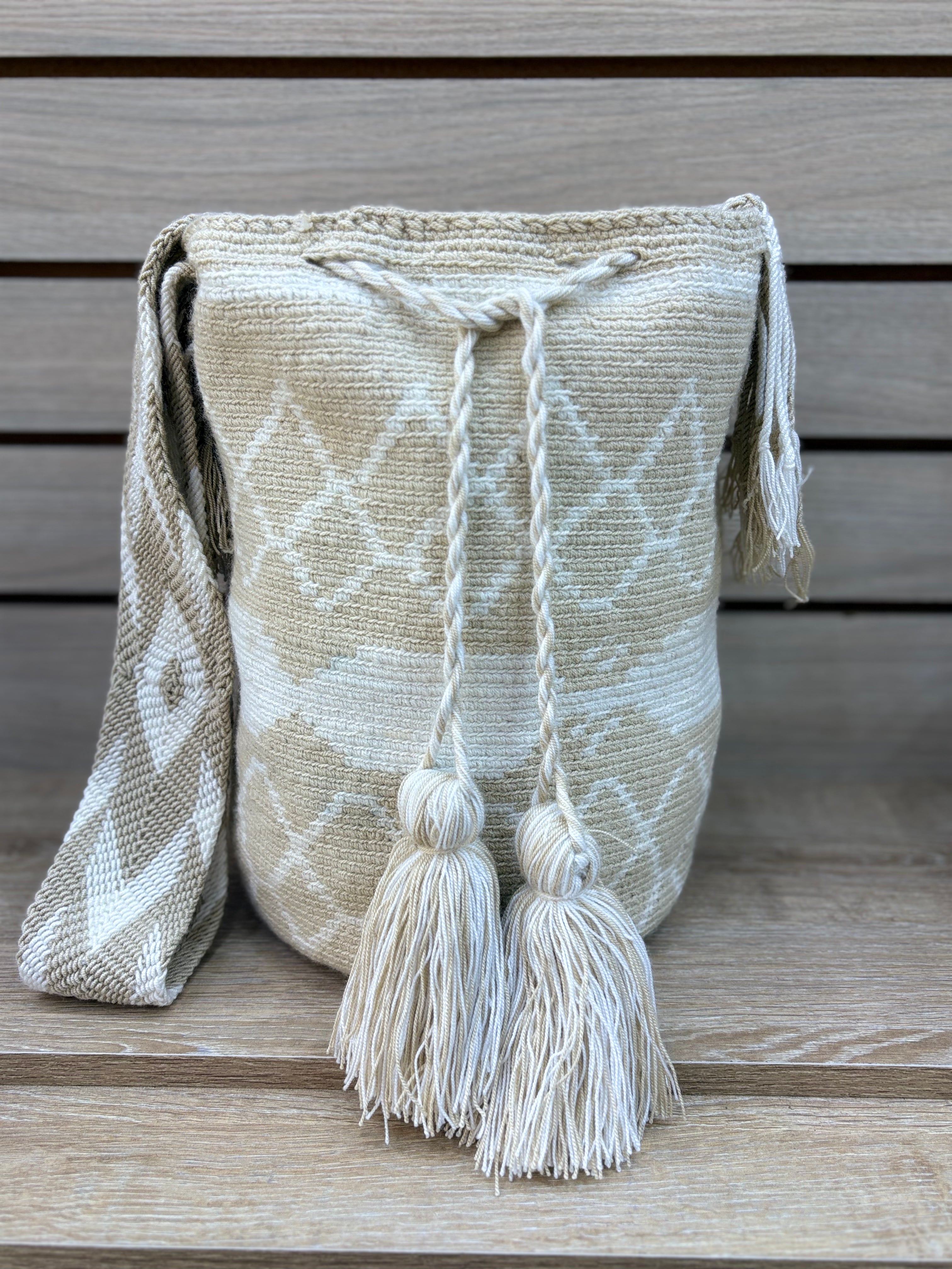 Mochila Wayuu Grande Patrones Tonos Tierra - diseno 7