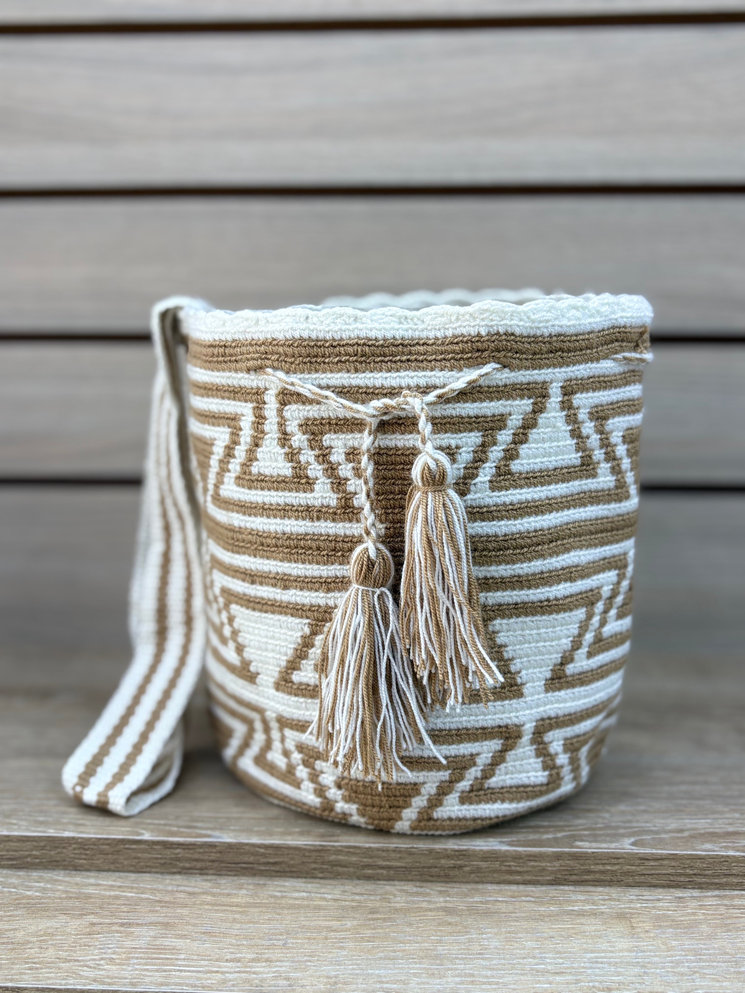 Mochila Wayuu Mediana Patrones Tonos Tierra - diseno 10