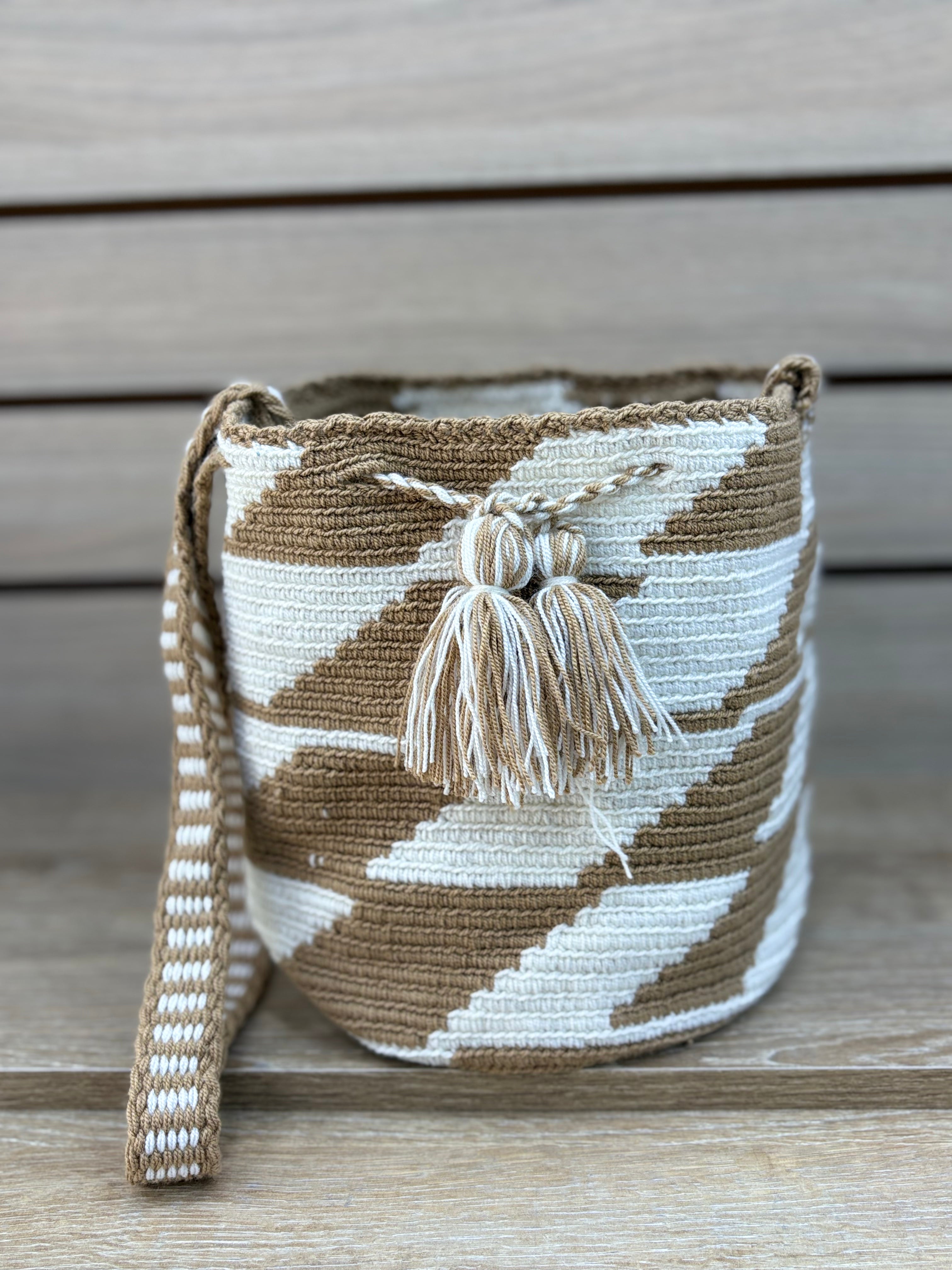 Mochila Wayuu Mediana Patrones Tonos Tierra - diseno 11