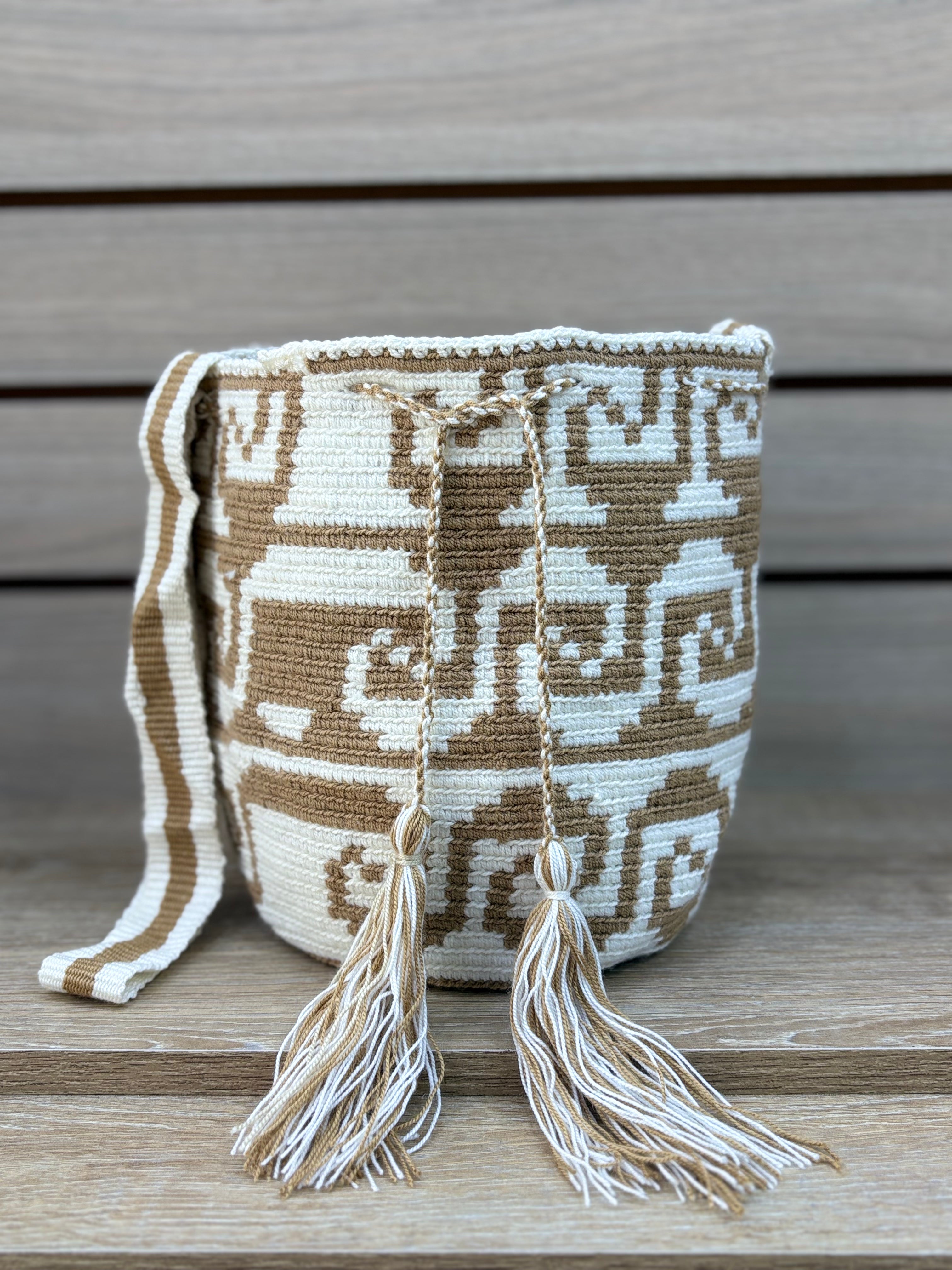 Mochila Wayuu Mediana Patrones Tonos Tierra - diseno 12