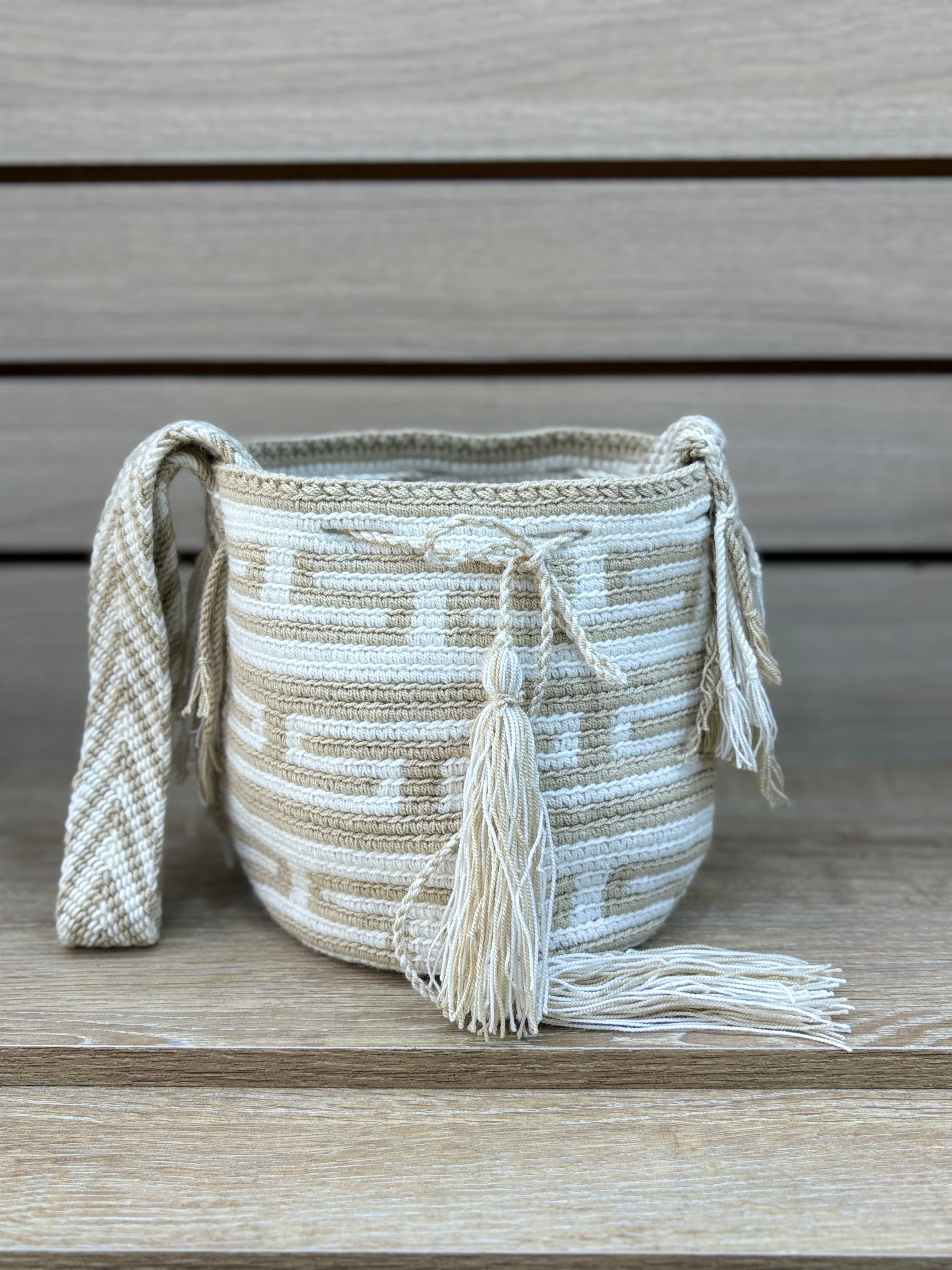 Mochila Wayuu Mediana Patrones Tonos Tierra - diseno 14