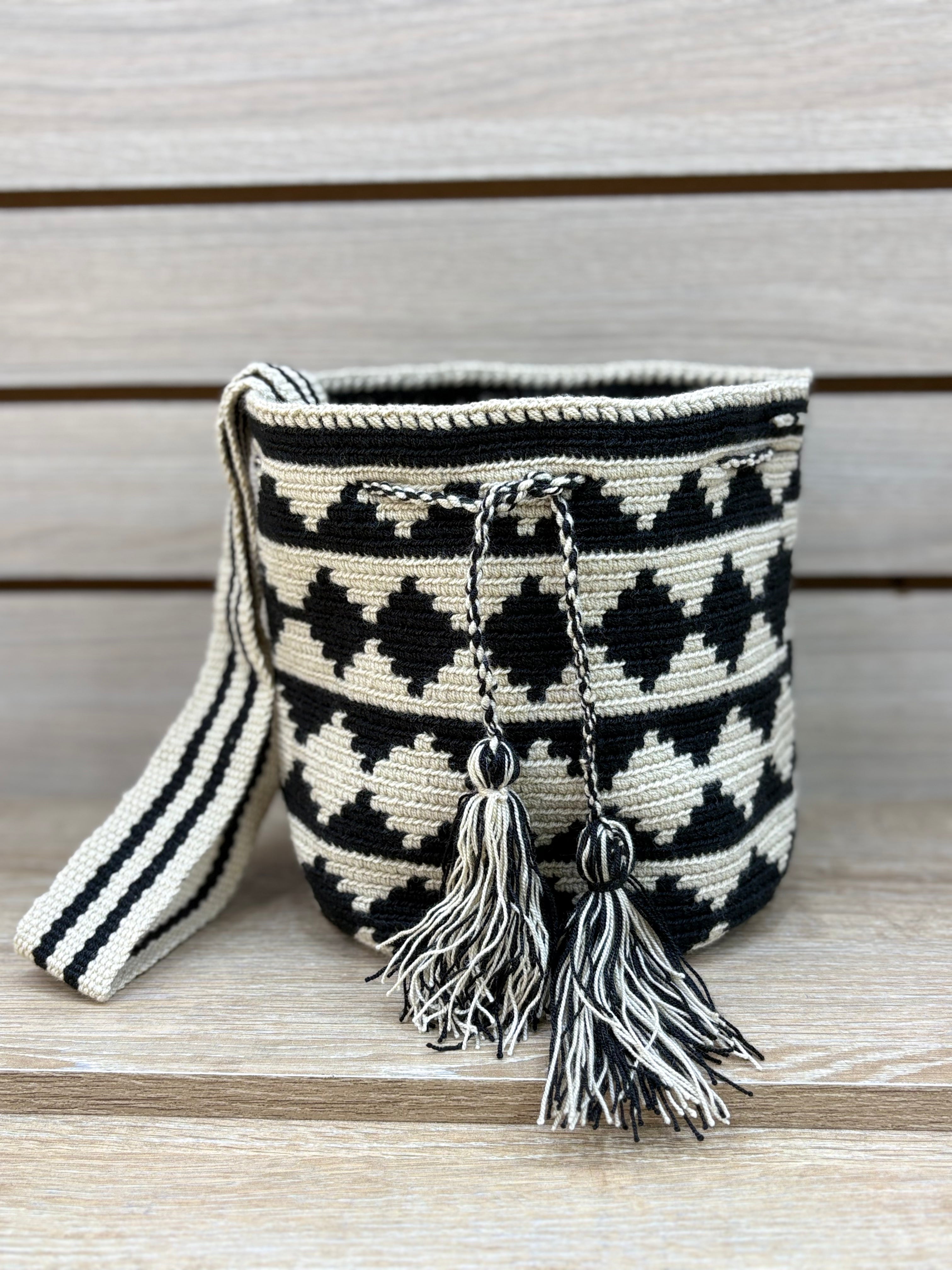 Mochila Wayuu Mediana Patrones Tonos Tierra - diseno 2