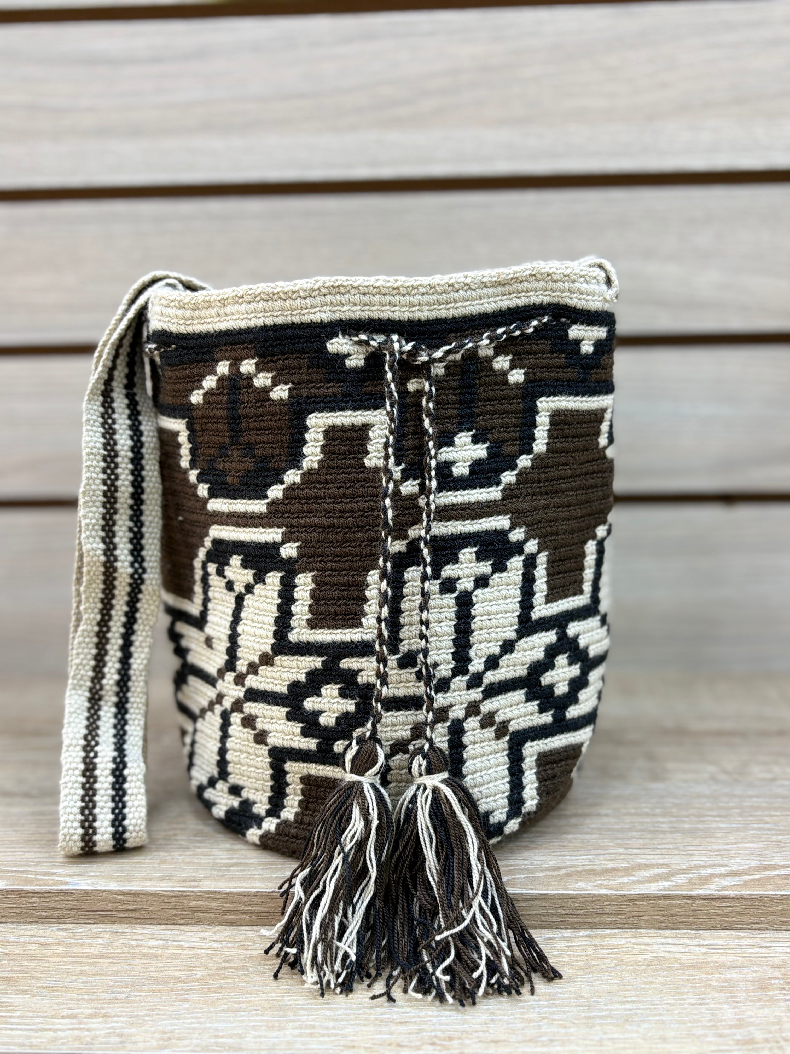 Mochila Wayuu Mediana Patrones Tonos Tierra - diseno 3