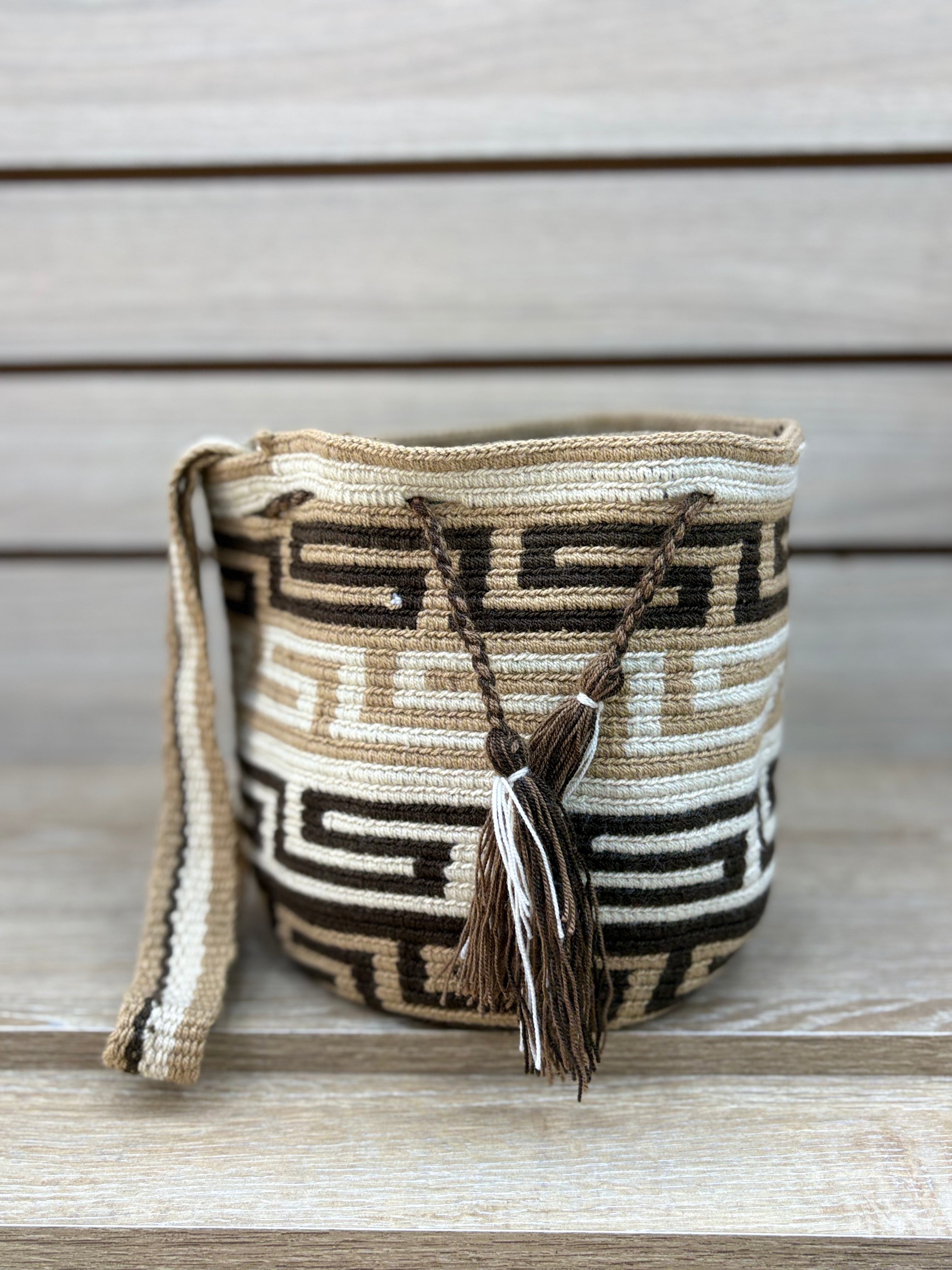 Mochila Wayuu Mediana Patrones Tonos Tierra - diseno 4