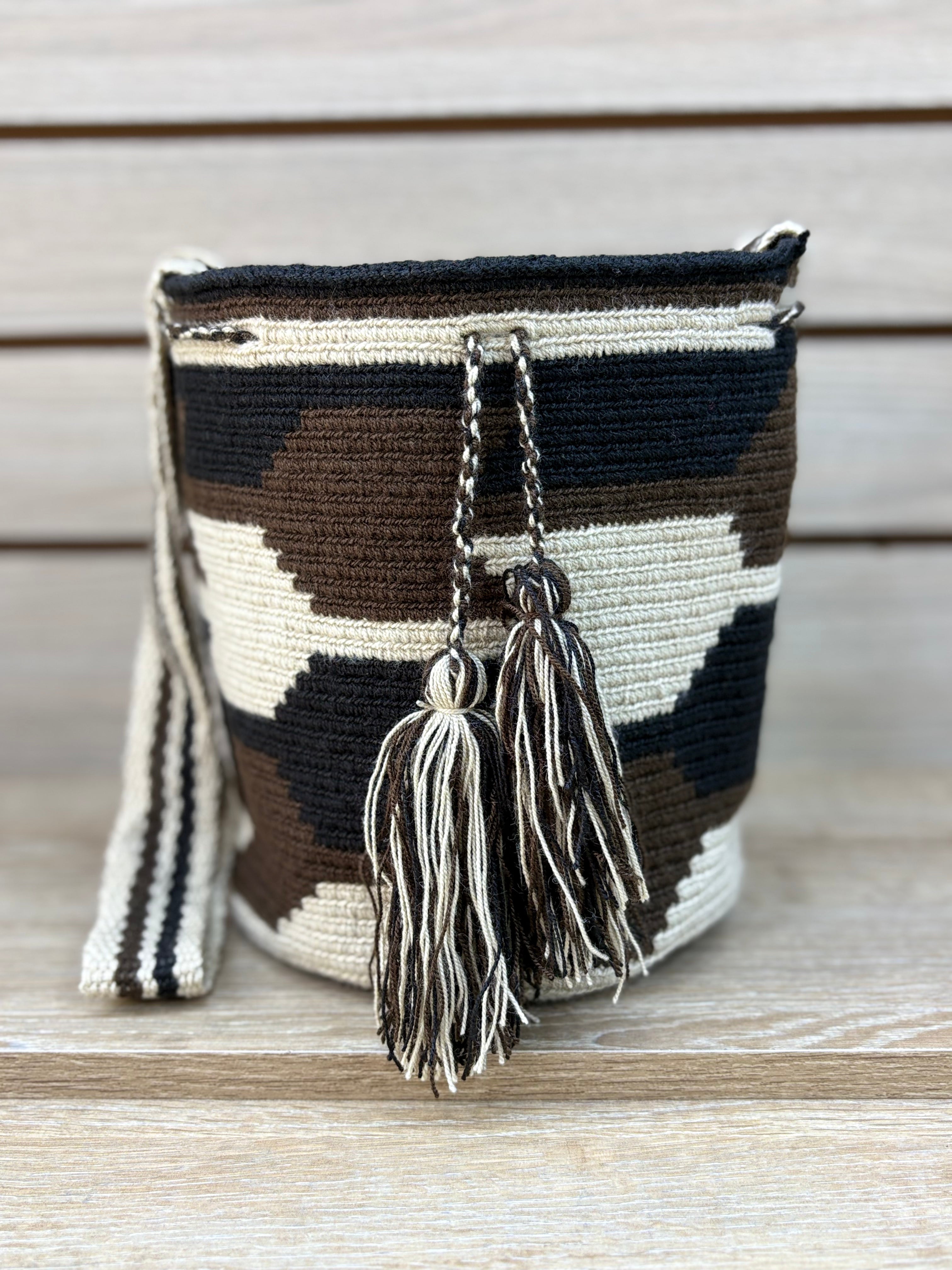 Mochila Wayuu Mediana Patrones Tonos Tierra - diseno 5