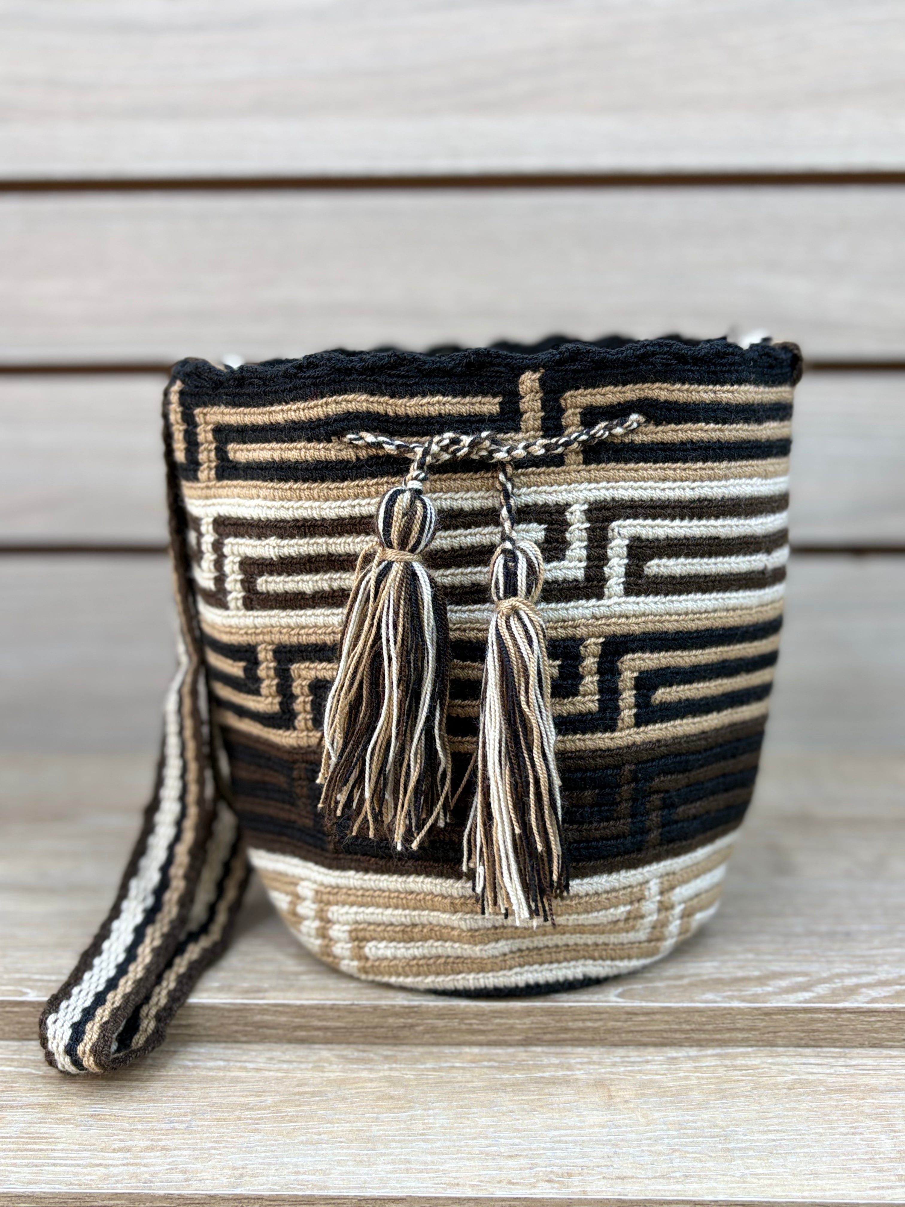 Mochila Wayuu Mediana Patrones Tonos Tierra - diseno 7